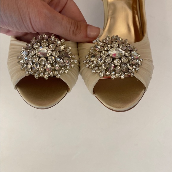 Badgley Mischka || Pearson d'Orsay Pumps Bridal Jeweled Satin Ivory Cream 6.5 - Picture 4 of 11